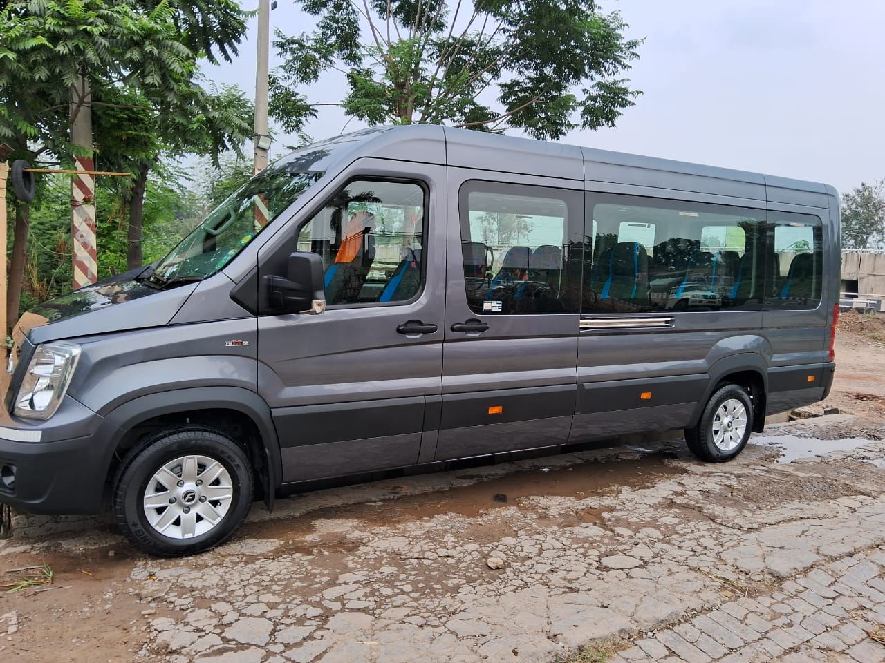 maharaja tempo traveller chandigarh